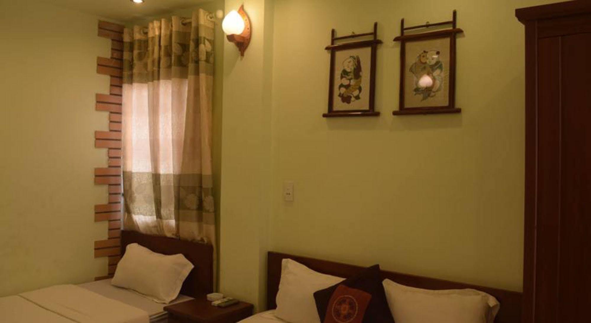 Hanoi Massive Hostel Exterior photo
