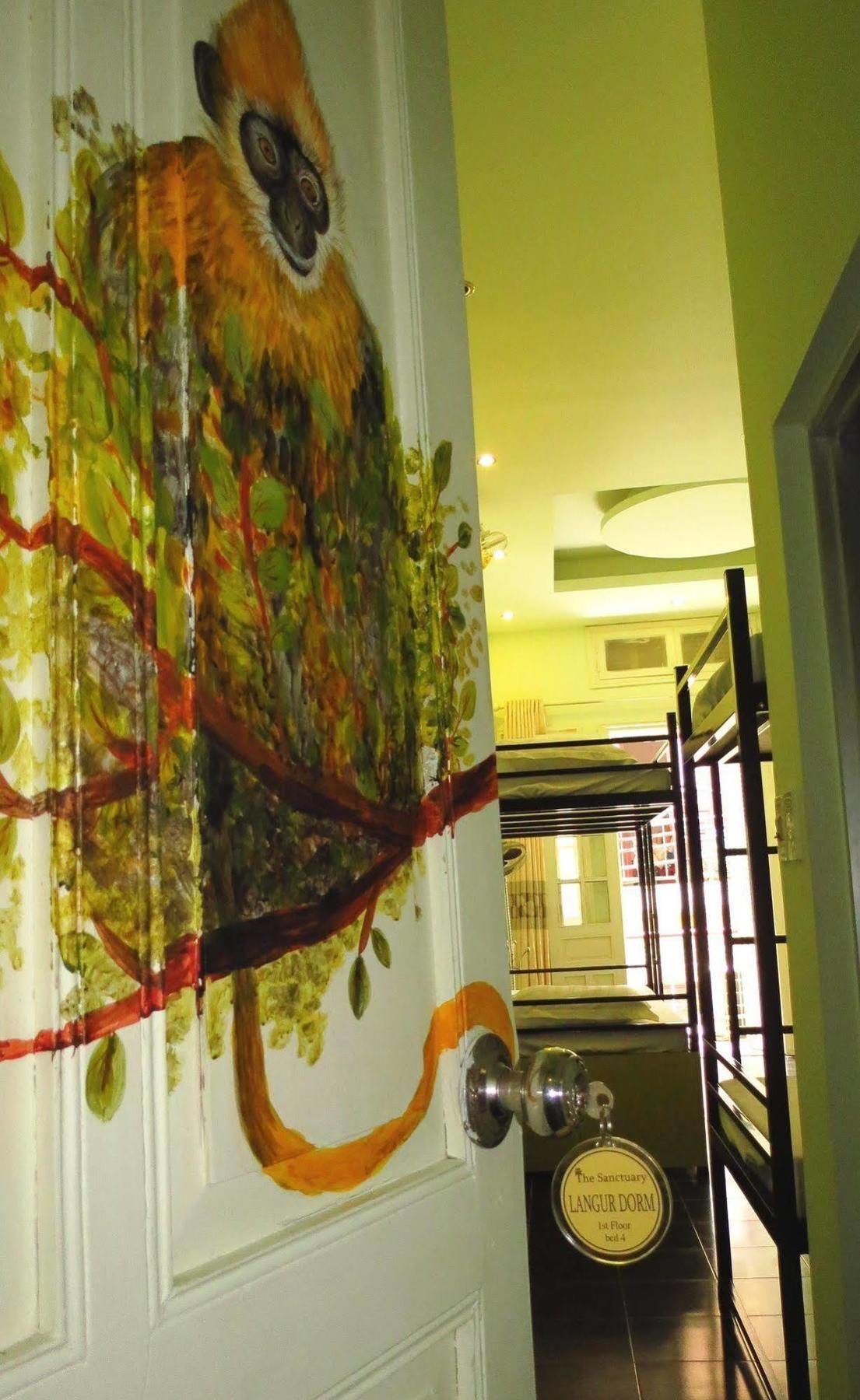 Hanoi Massive Hostel Exterior photo