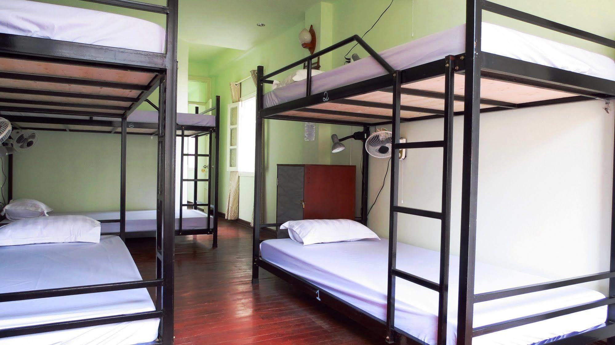 Hanoi Massive Hostel Exterior photo