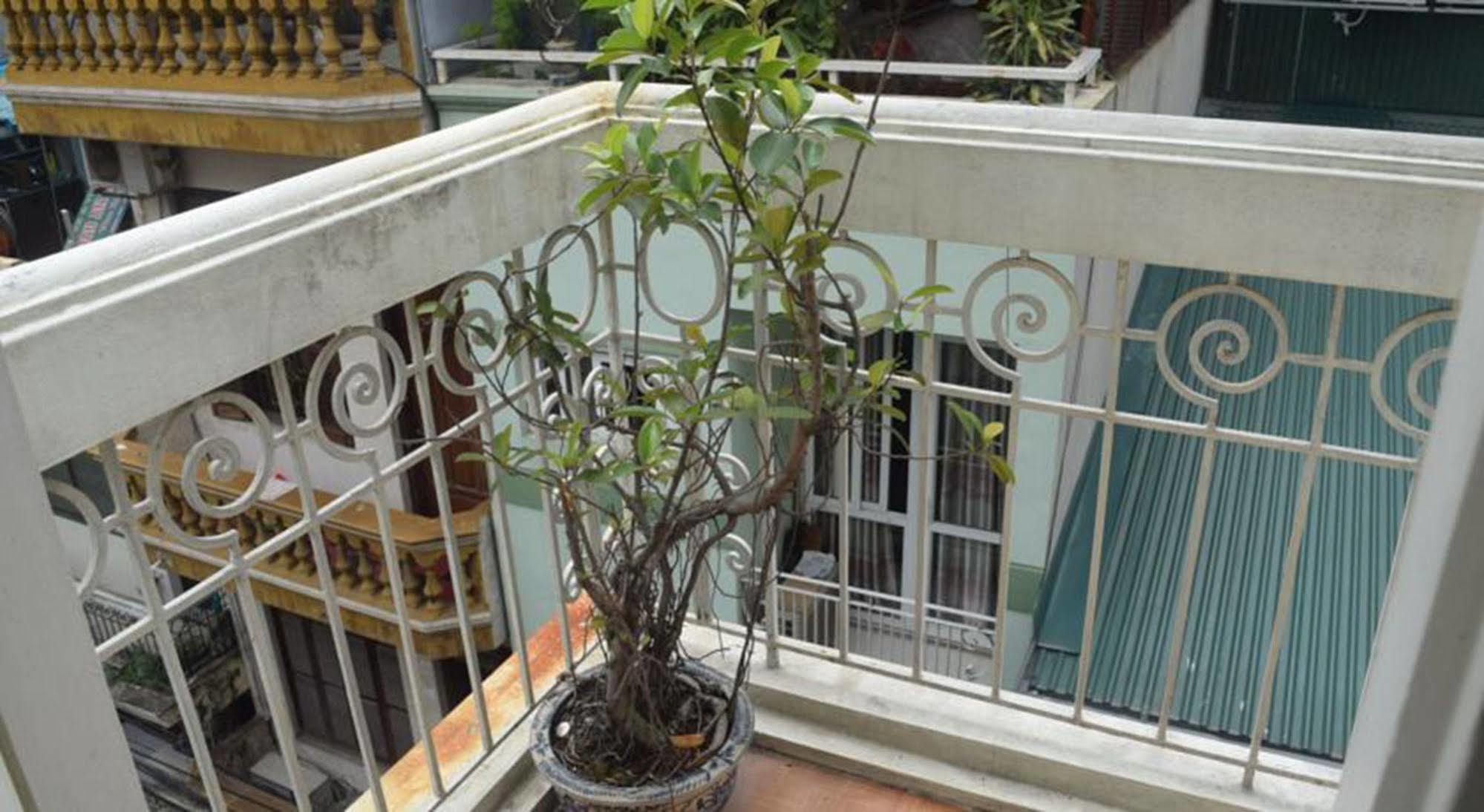 Hanoi Massive Hostel Exterior photo